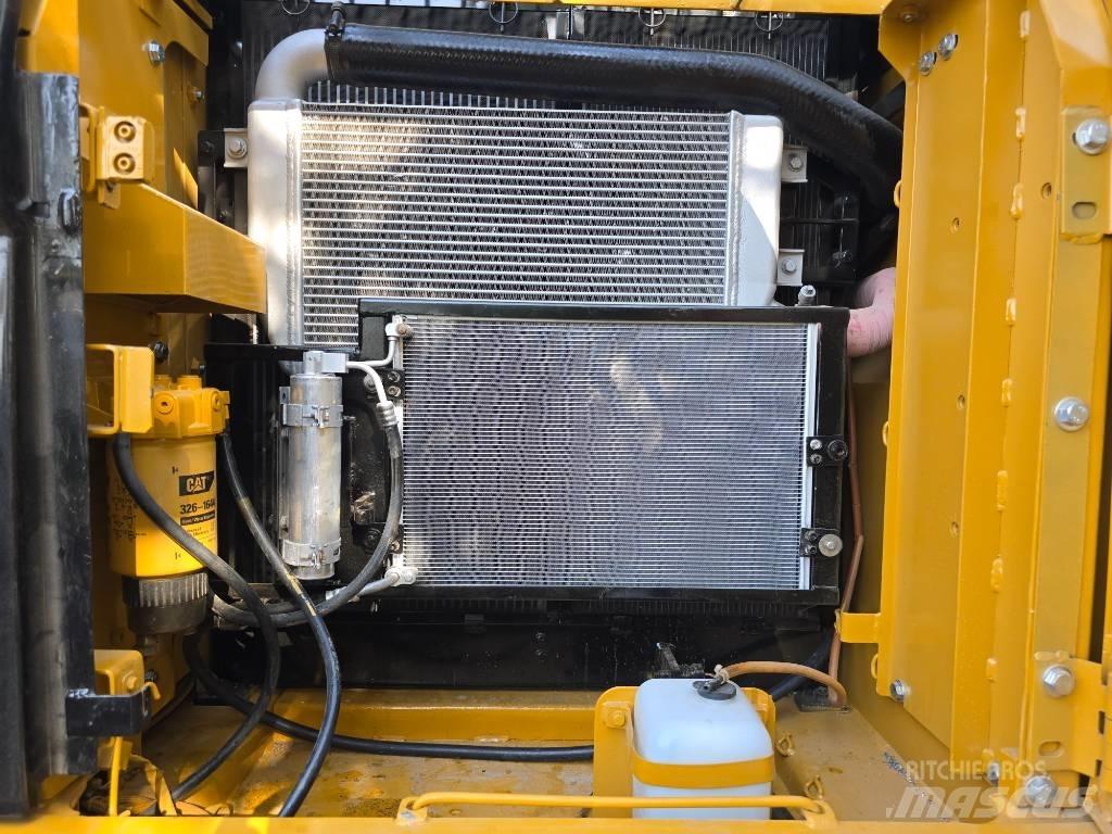CAT 320D2 Pelle sur chenilles