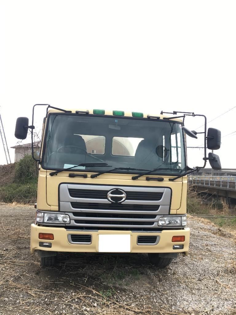 Hino FS2PKG10527 Bétonnière