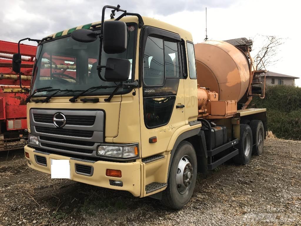Hino FS2PKG10527 Bétonnière