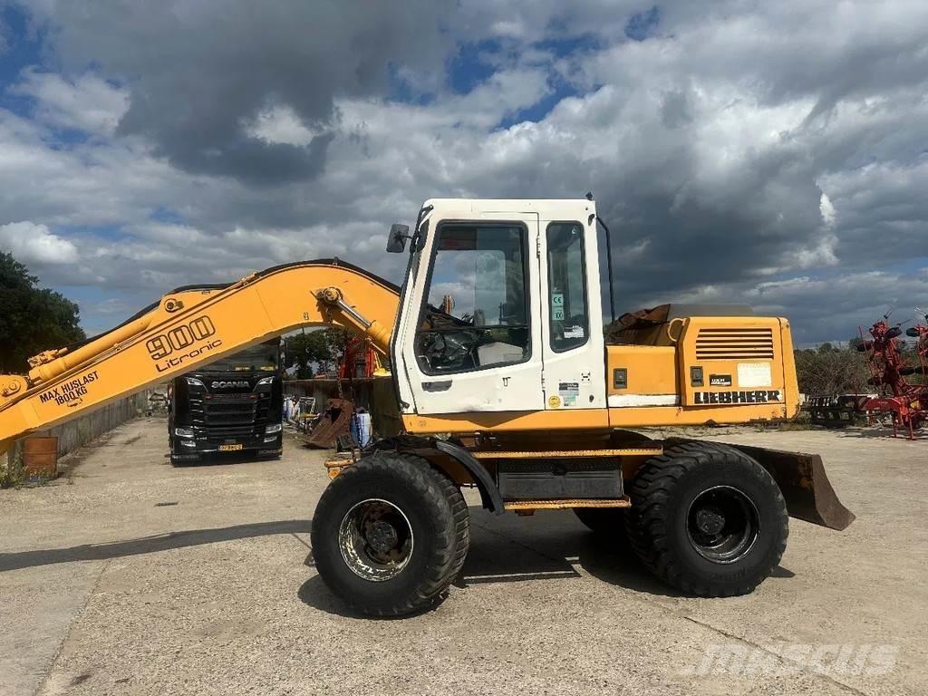 Liebherr A900 Pelle sur pneus