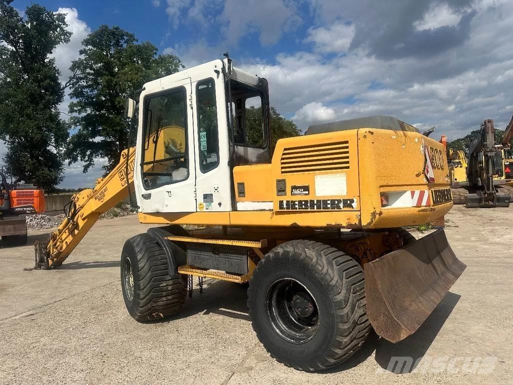 Liebherr A900 Pelle sur pneus