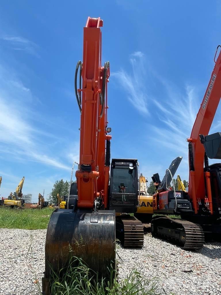 Hitachi ZX 200 Pelle sur chenilles