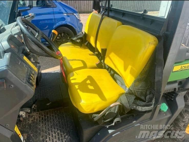 John Deere XUV865M Quad