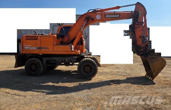 Doosan DX 140 WV-3 Pelle sur pneus