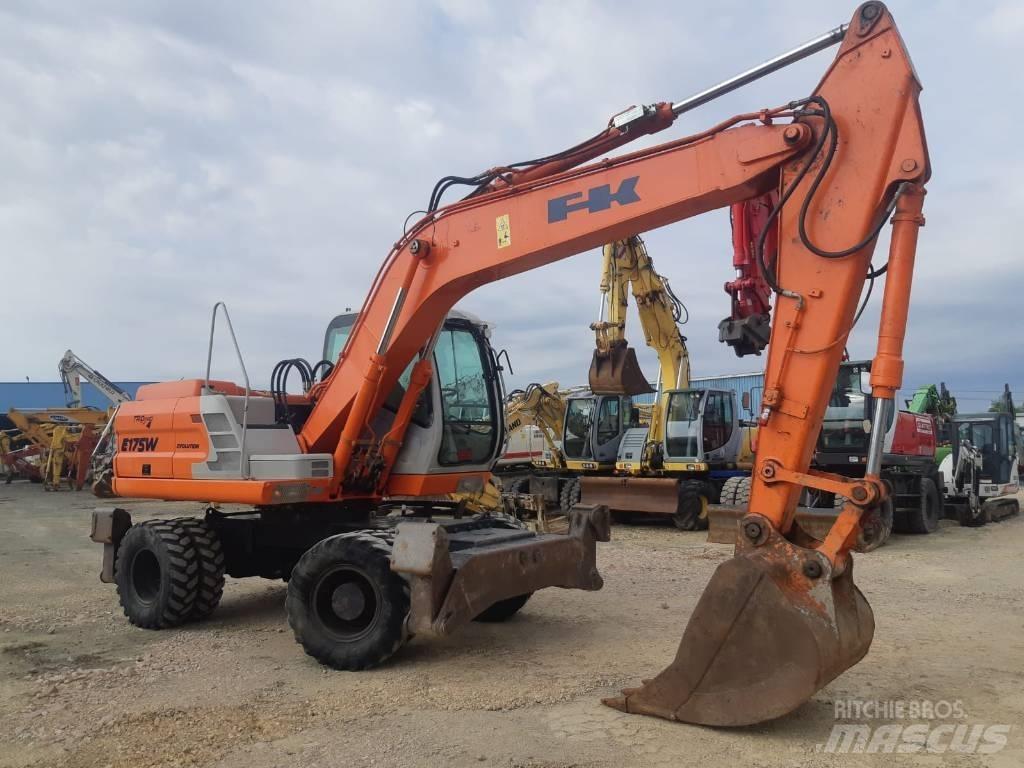 Fiat-Kobelco E175W Pelle sur pneus