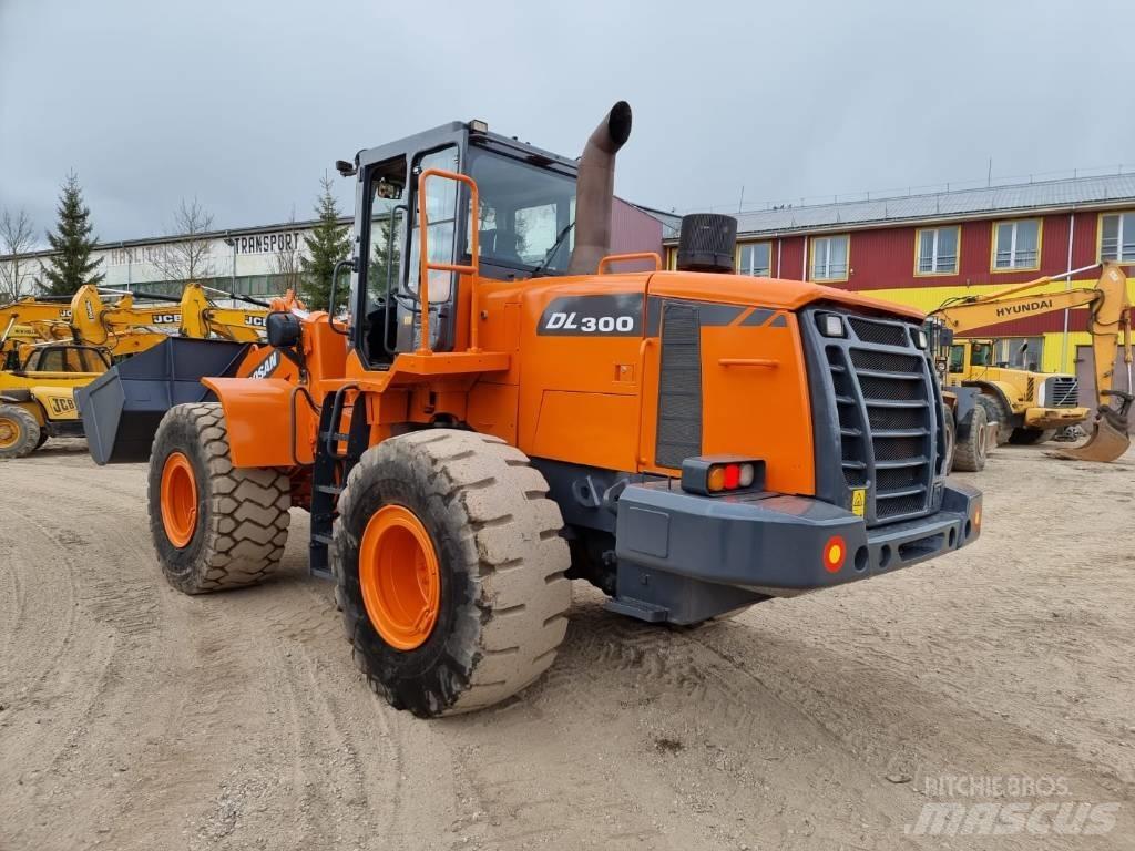 Doosan DL 300-3 Chargeuse sur pneus