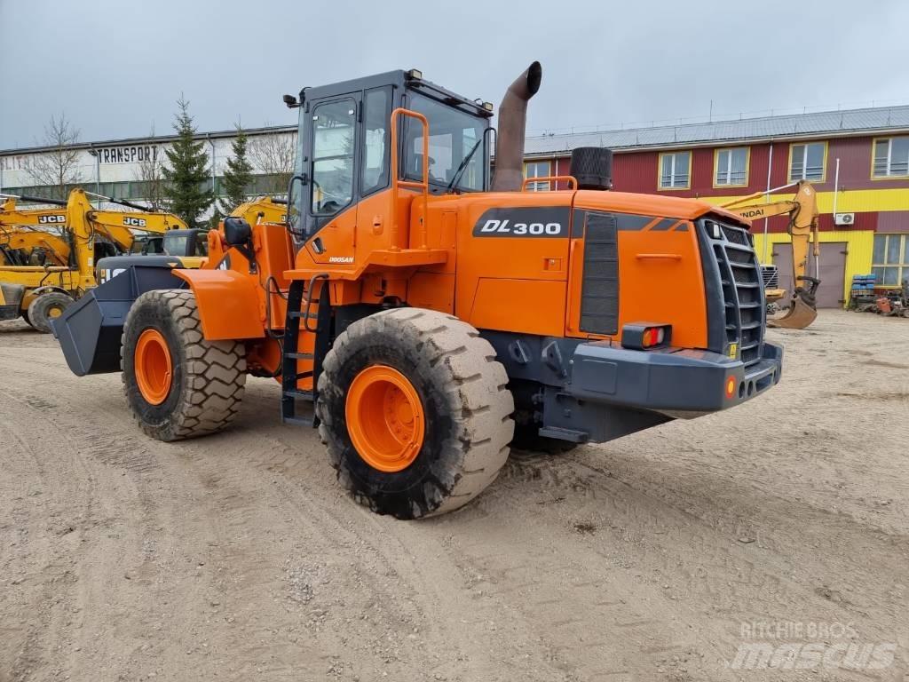 Doosan DL 300-3 Chargeuse sur pneus