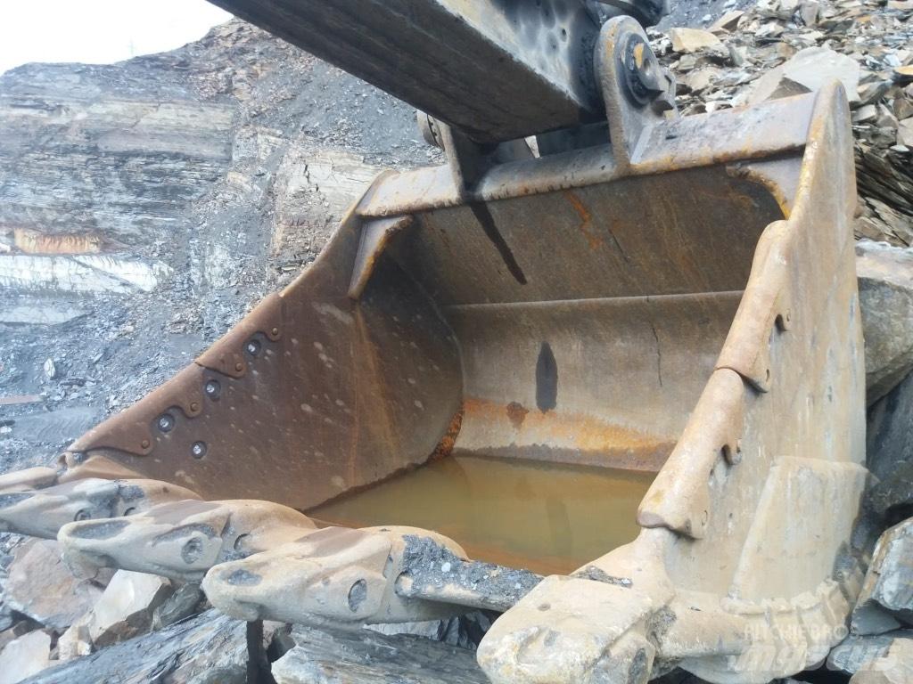 CAT 352 F Pelle sur chenilles