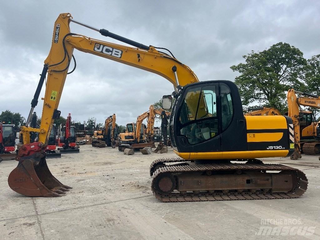 JCB JS 130 Pelle sur chenilles