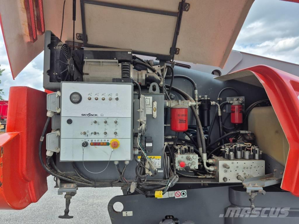 SkyJack SJ 66 T Nacelles articulées