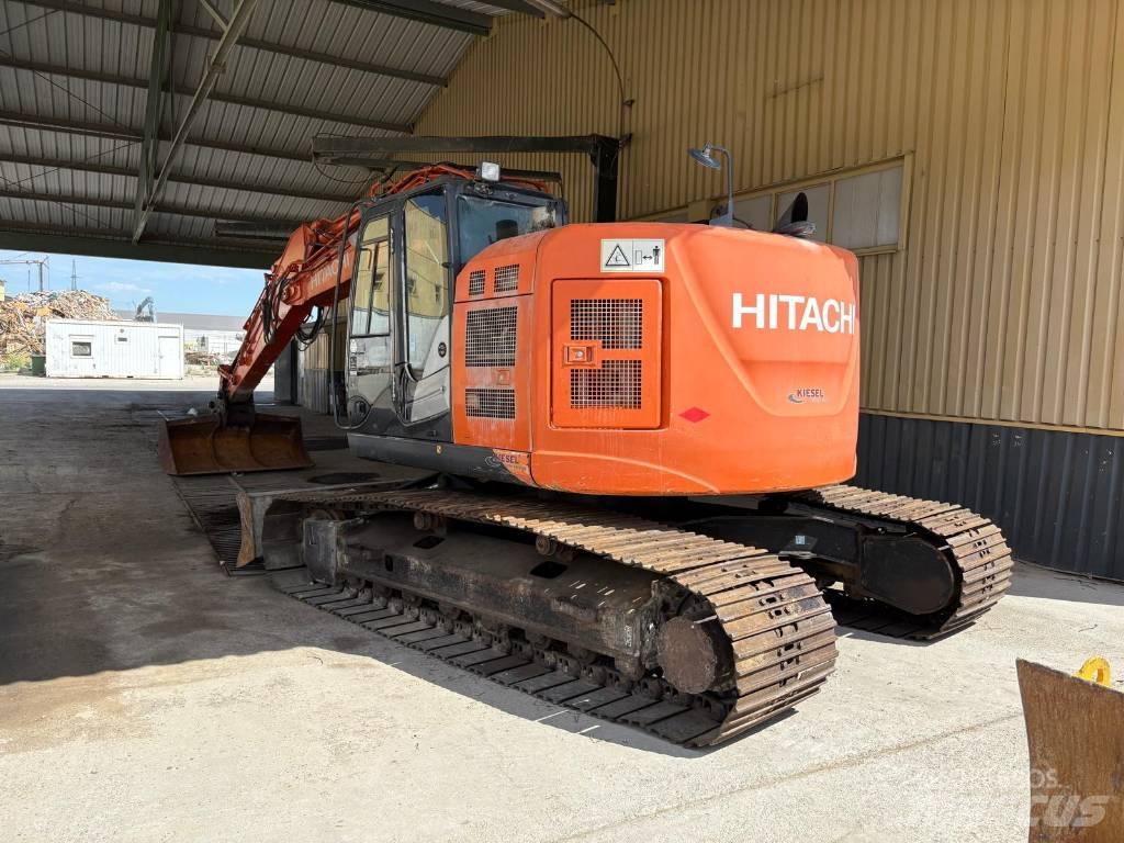 Hitachi ZX 225 Pelle sur chenilles