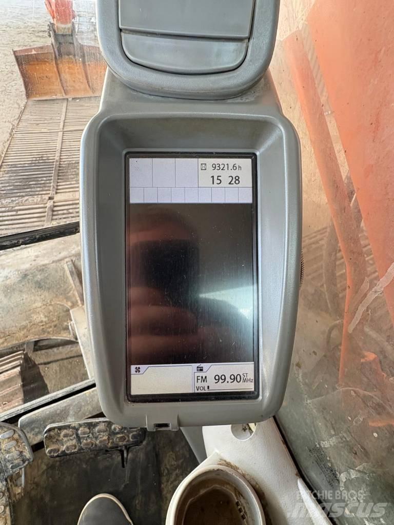 Hitachi ZX 225 Pelle sur chenilles