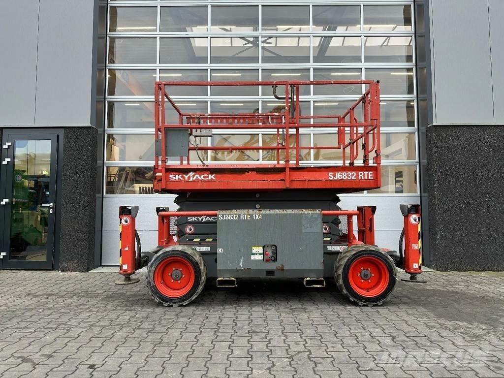 SkyJack SJ6832 RTE Nacelle ciseaux