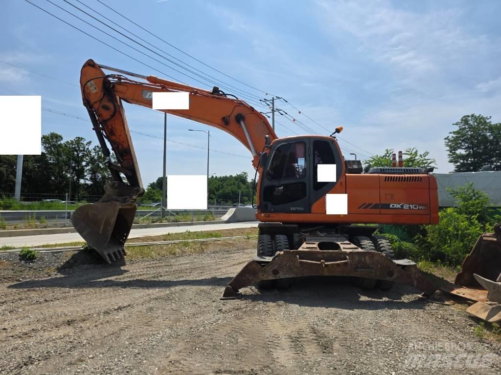 Doosan DX 210 W Pelle sur pneus