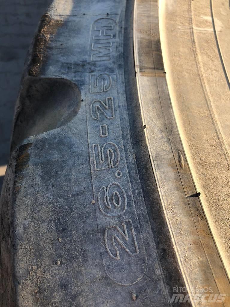 Michelin 26.5-25 MH Pneus, roues et jantes