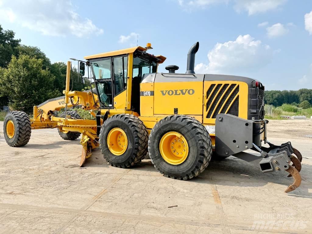 Volvo G970 + RIPPER Niveleuse