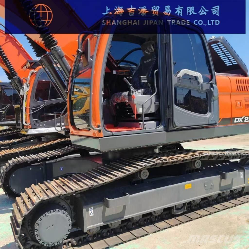 Doosan DX 225 Pelle sur chenilles