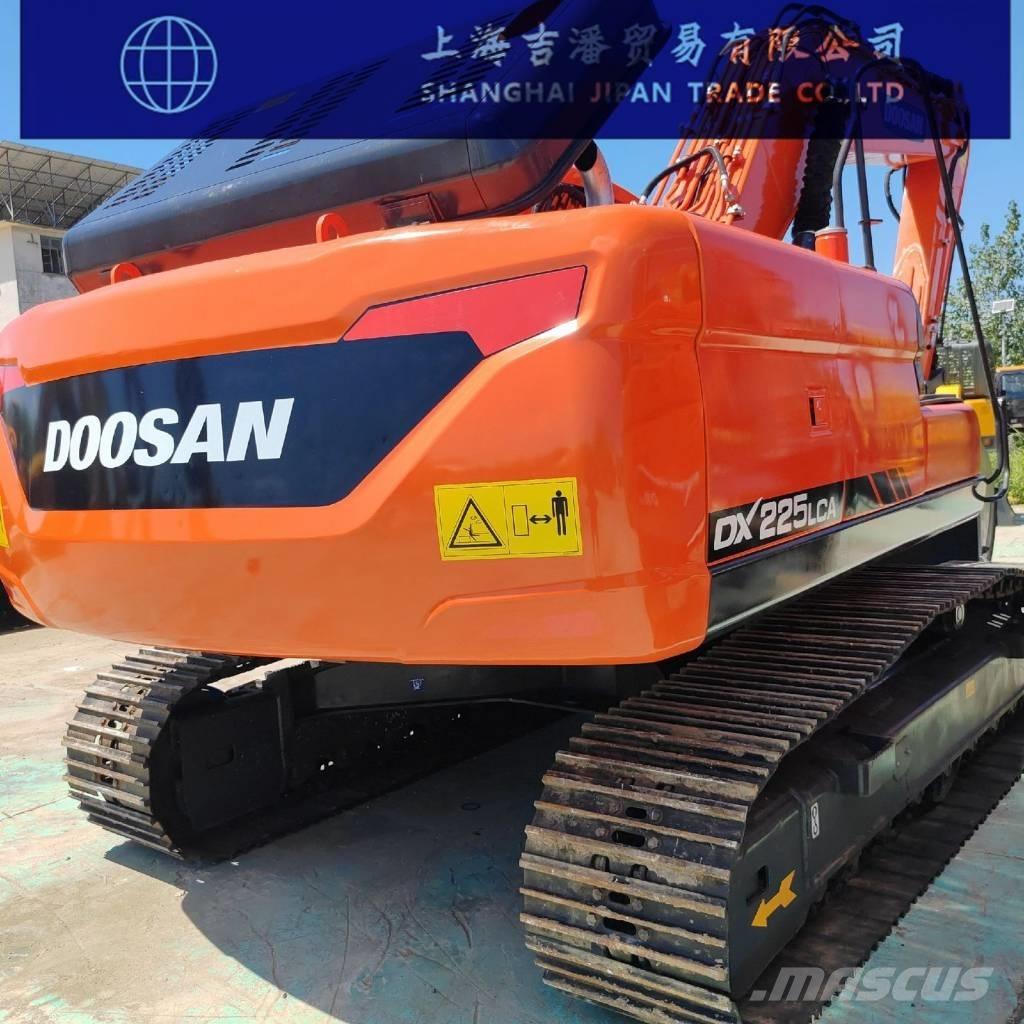 Doosan DX 225 Pelle sur chenilles