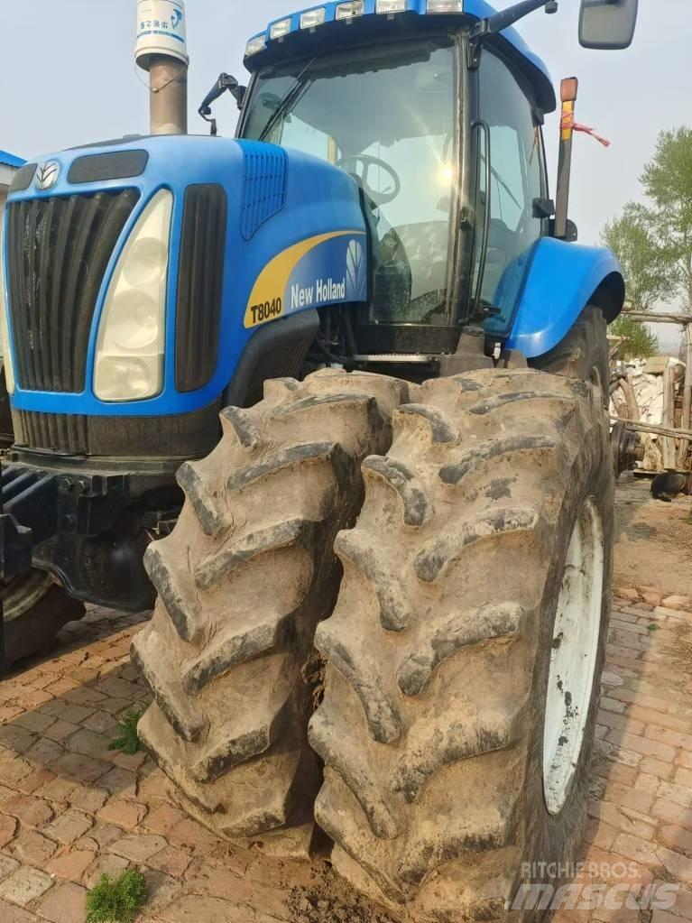 New Holland T8040 Tracteur