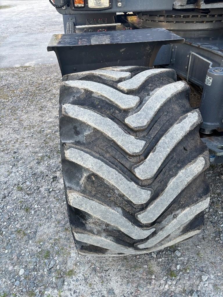 Atlas 160 W Pelle sur pneus