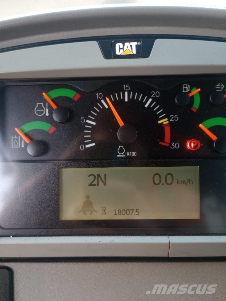 CAT 966 M Chargeuse sur pneus