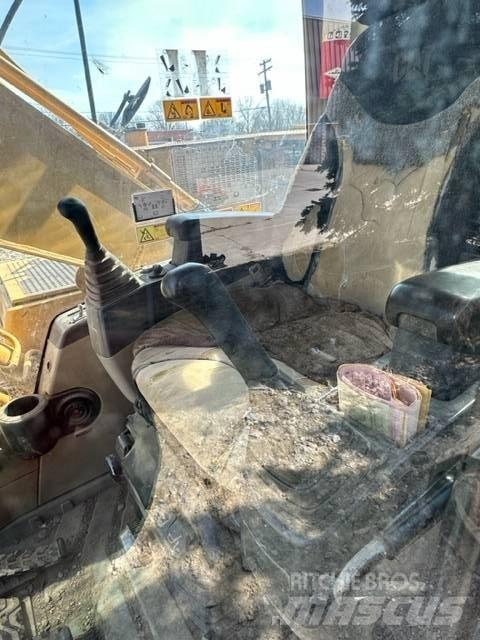 CAT 320 C L Pelle sur chenilles