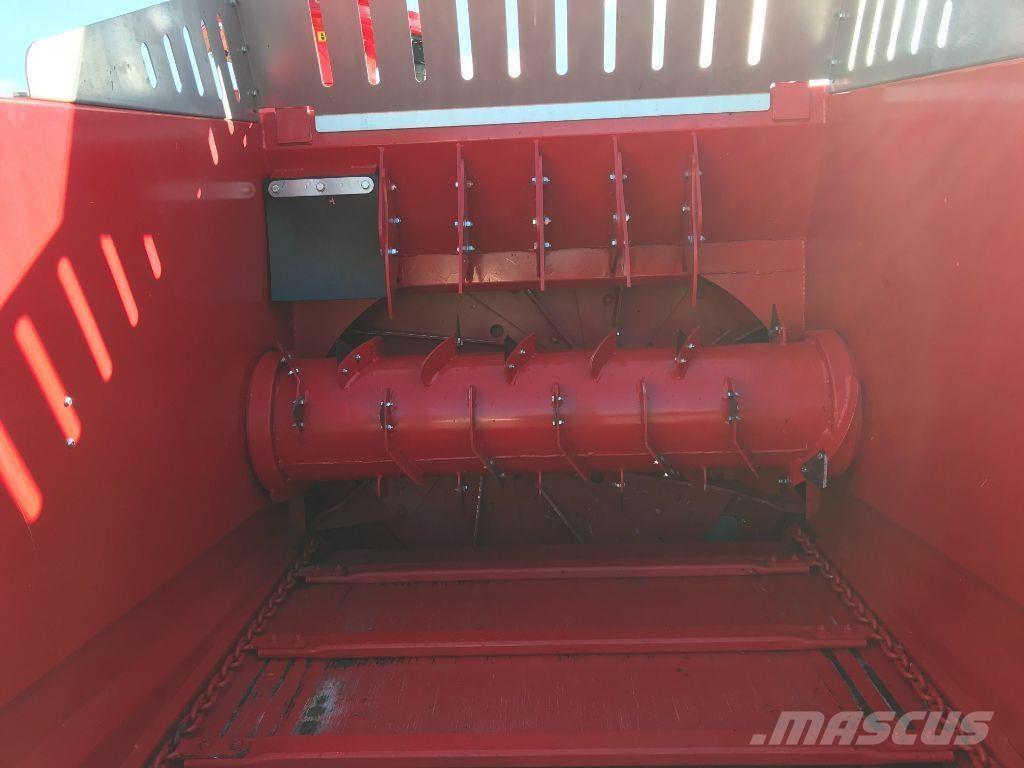 Silofarmer 280 Dérouleuse, pailleuse