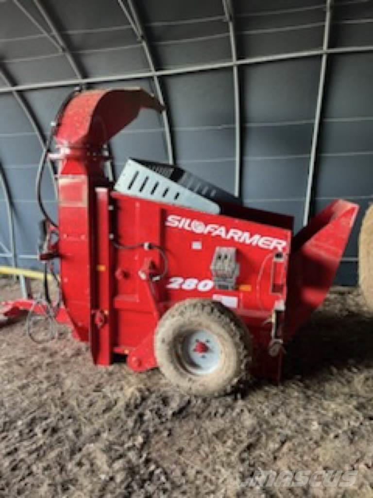 Silofarmer P 280 Dérouleuse, pailleuse
