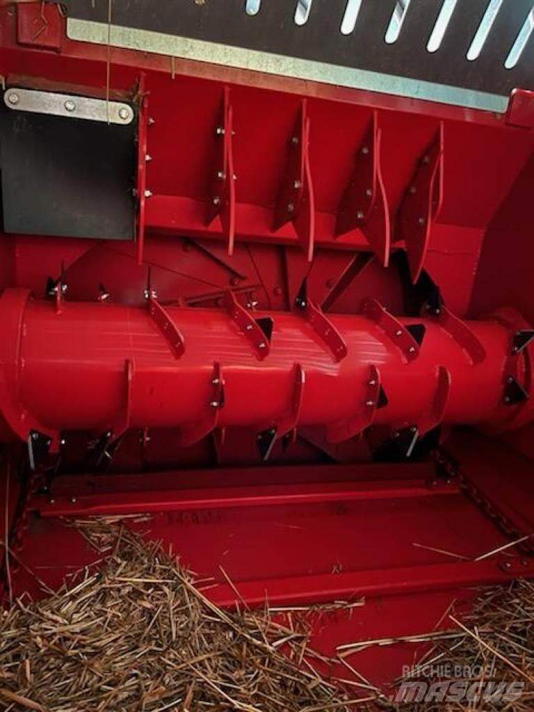 Silofarmer P280 Dérouleuse, pailleuse
