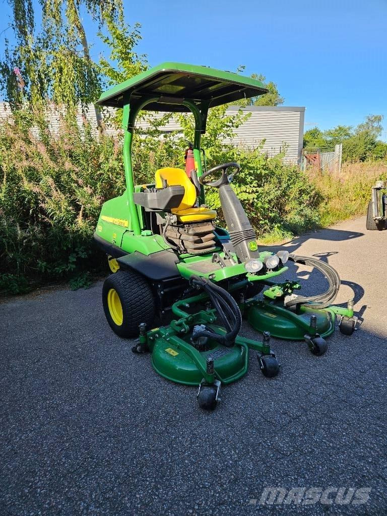 John Deere 7400 A Tondeuses de roughs et semi-roughs