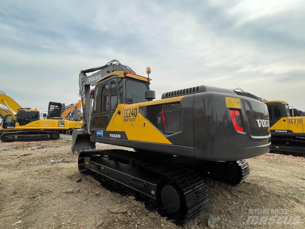 Volvo EC240D Pelle sur chenilles