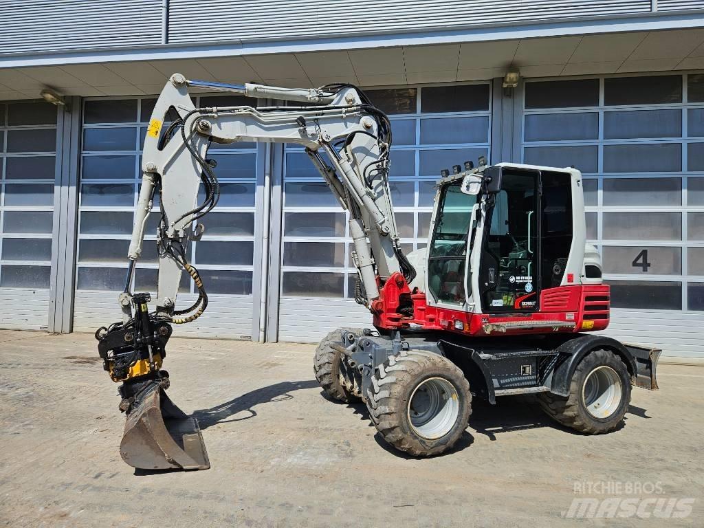 Takeuchi TB295W Pelle sur pneus