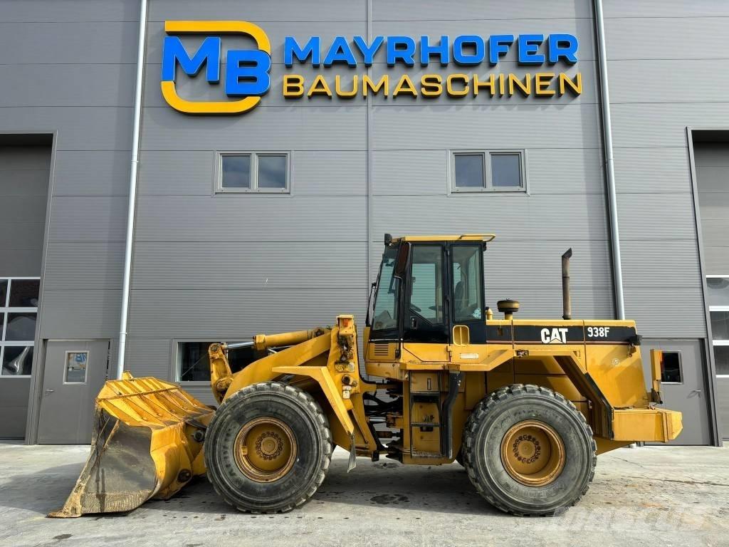 CAT 938F Chargeuse sur pneus