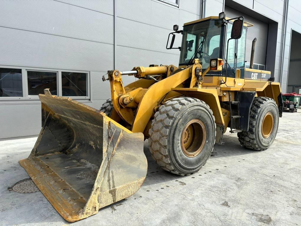 CAT 938F Chargeuse sur pneus