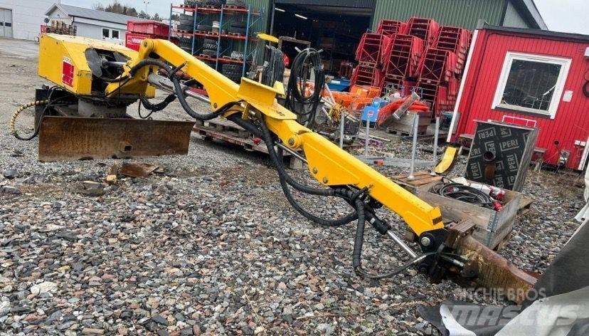 Brokk 330 Pelle sur chenilles