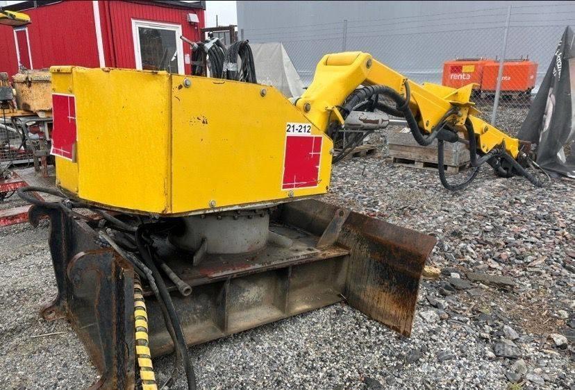Brokk 330 Pelle sur chenilles