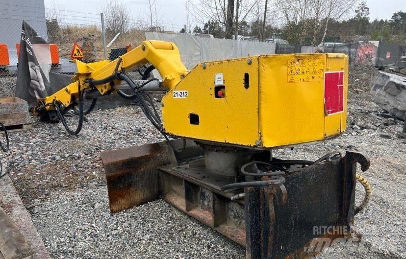 Brokk 330 Pelle sur chenilles