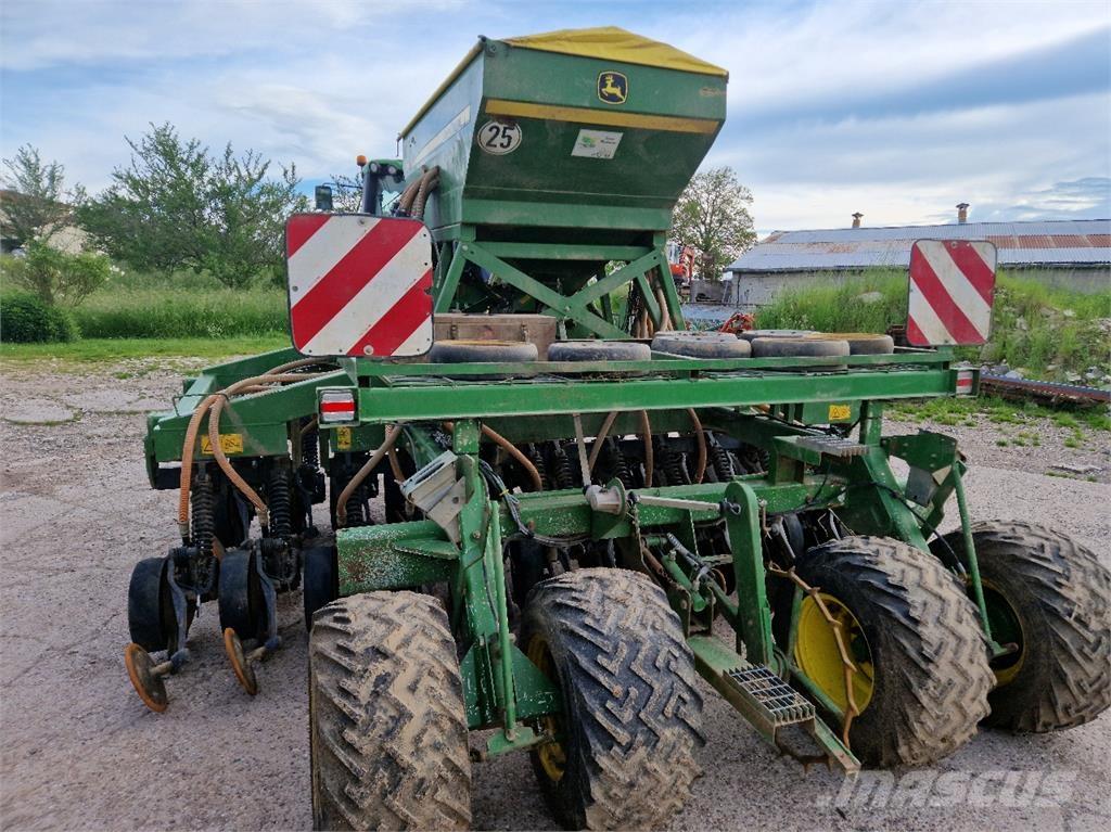 John Deere 750 A Semoir combiné