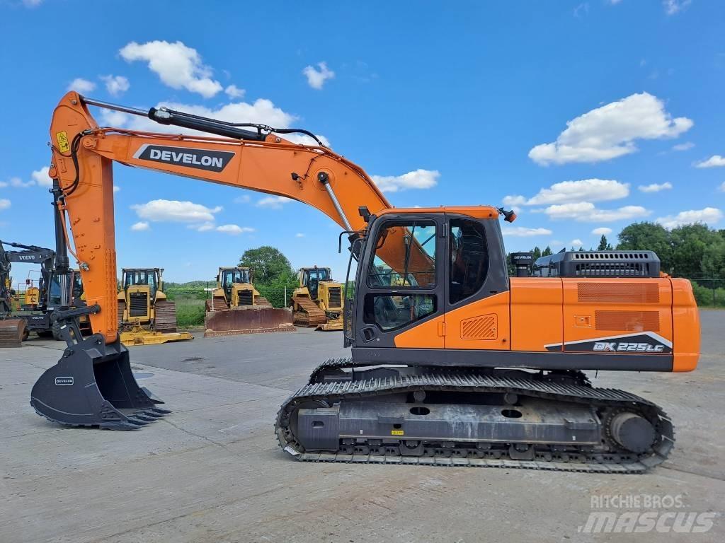 Develon DX225LC-7M Pelle sur chenilles