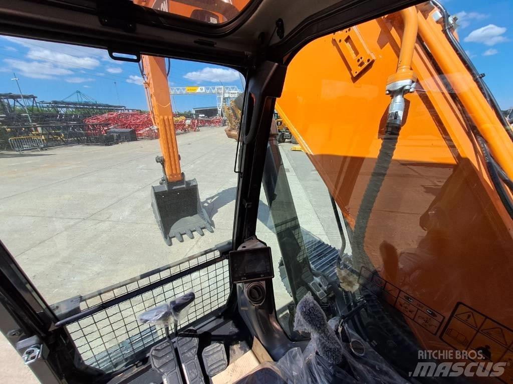 Develon DX225LC-7M Pelle sur chenilles