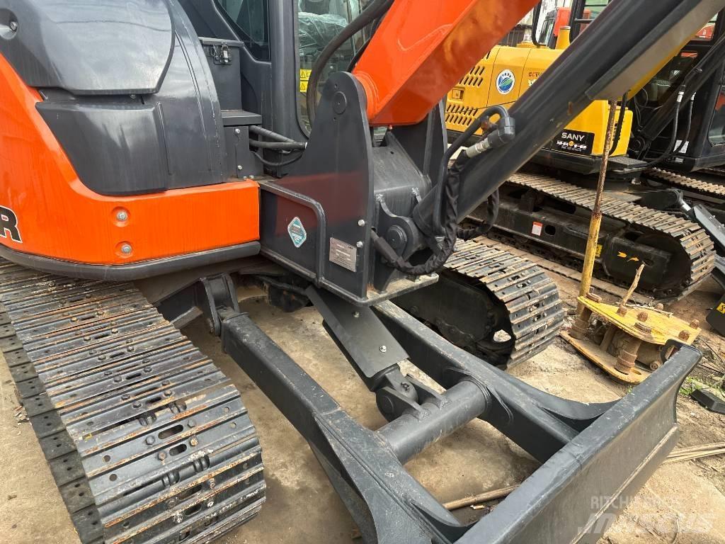 Hitachi ZX68USR-5A Mini pelle < 7t