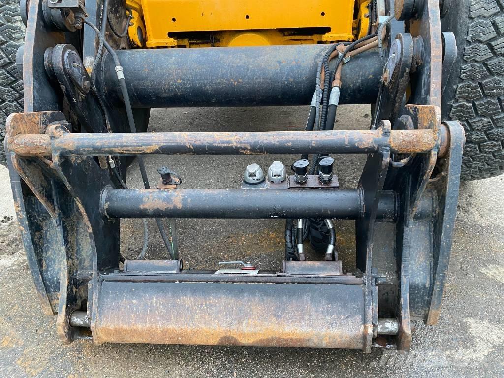 JCB 436 HT Chargeuse sur pneus