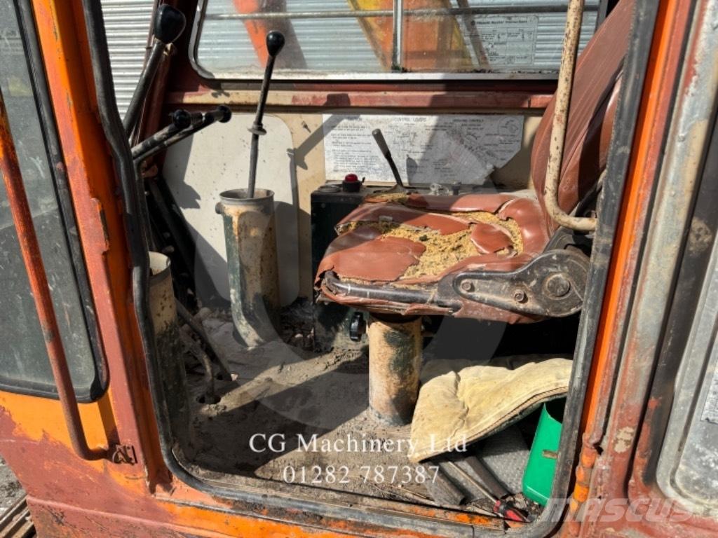 Hitachi UH031 Pelle sur chenilles