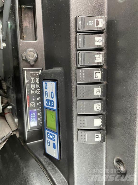 Takeuchi TB295W Pelle sur pneus