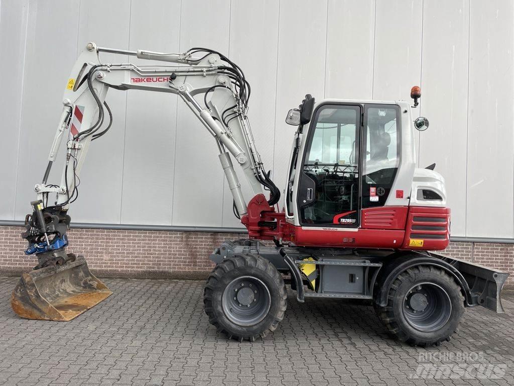 Takeuchi TB295W Pelle sur pneus