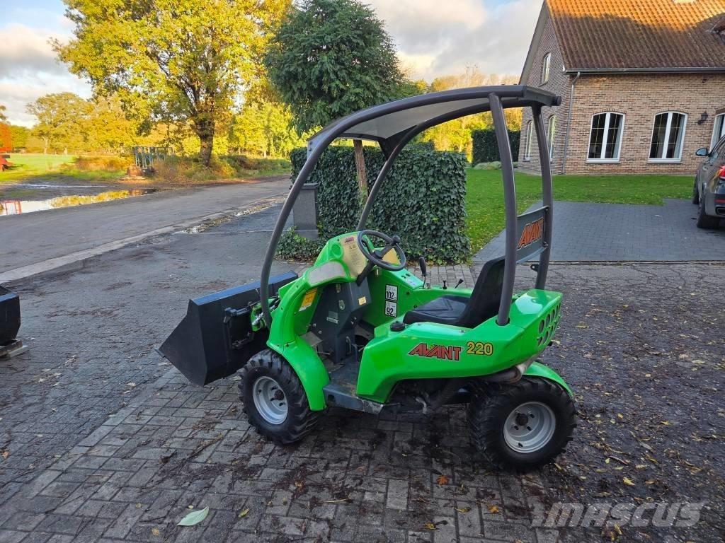 Avant 220 Chargeuse multifonction
