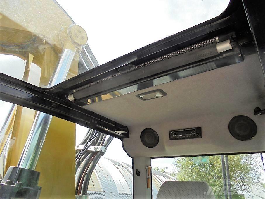 CAT M 320 F Pelle sur pneus