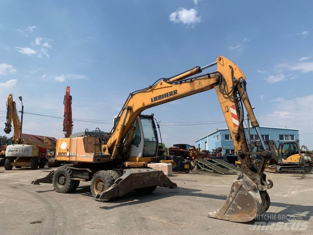Liebherr A 900 C Pelle sur pneus