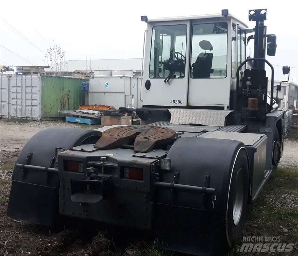  R332-4x4 Tracteur de manœuvre
