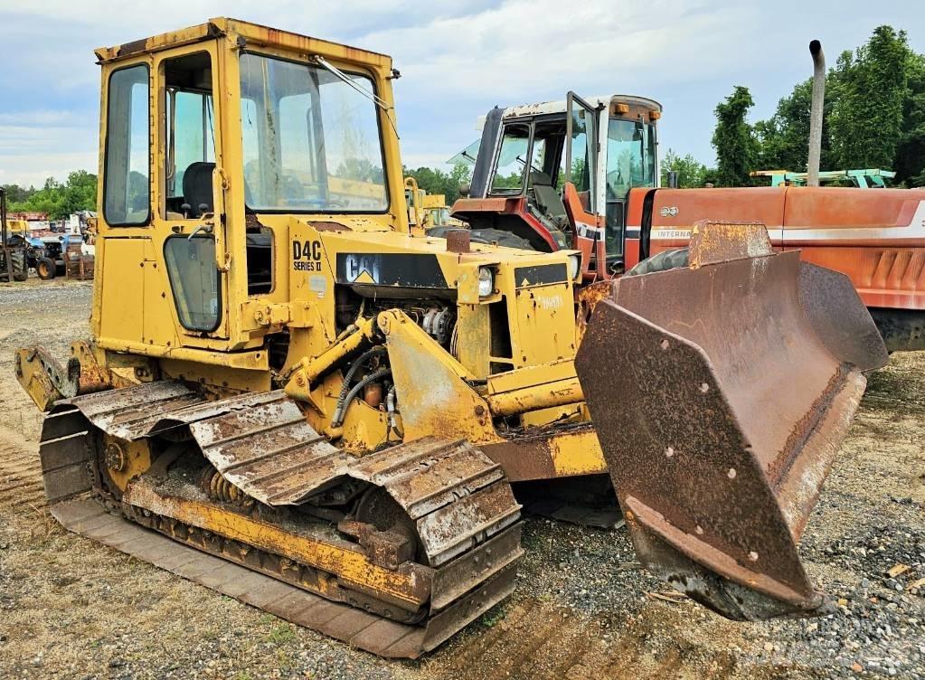 CAT D 4 C Bouteurs sur chenilles